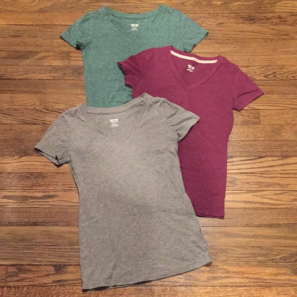 3 v neck T-shirt bundle